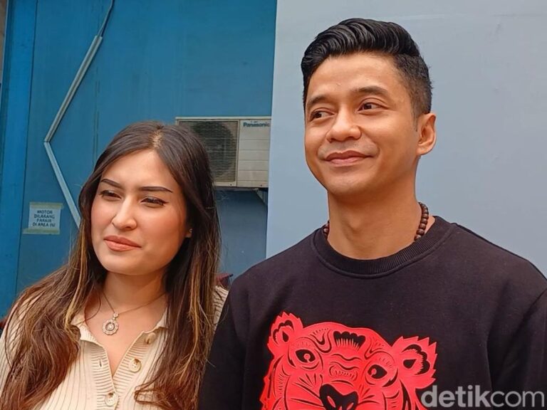 5 Fakta Angbeen Rishi: Curhat Jiwa Hancur hingga Rumah Tangga dengan Adly Fairuz Retak?