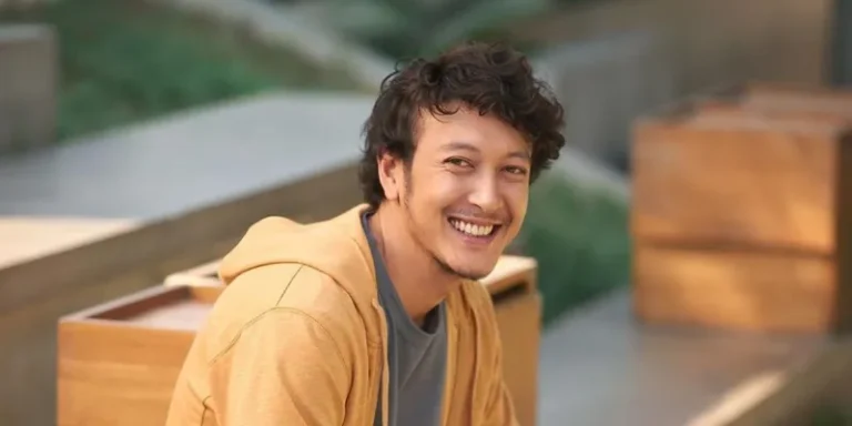 🎬 Dimas Anggara di Film Abadi nan Jaya: 5 Fakta Menarik dari Curhat Aktingnya yang Penuh Tantangan