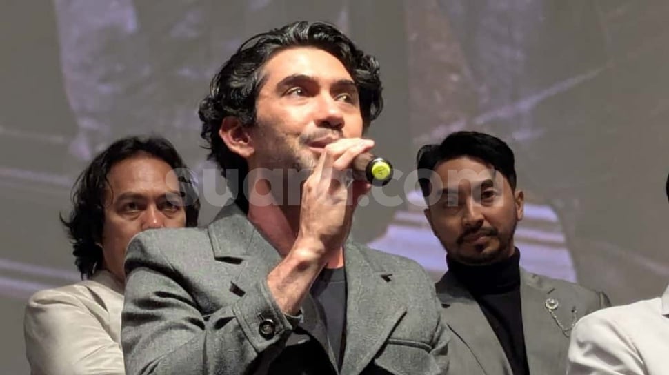 5 Fakta Reza Rahadian Penulis Skenario: